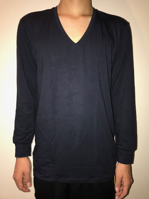 UNIQLO ヒートテック着用社員写真